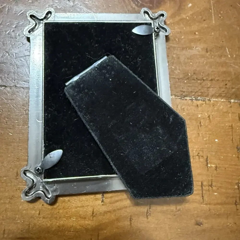 Furio Mini Metal Frame 2.5” x 3.5” Red Flower Frame Standing